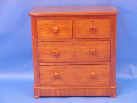 A Victorian mahogany chest of two short and two long graduated drawers with knob handles