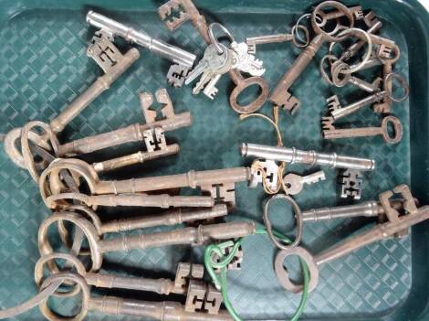 Various iron keys, of large proportion, some probably 17th and 18thC, some double sided examples, 16cm W, etc. (a quantity)