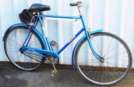 A vintage Raleigh traveller gentleman's bicycle, in blue with chrome mounts, leather saddle, 100cm high.