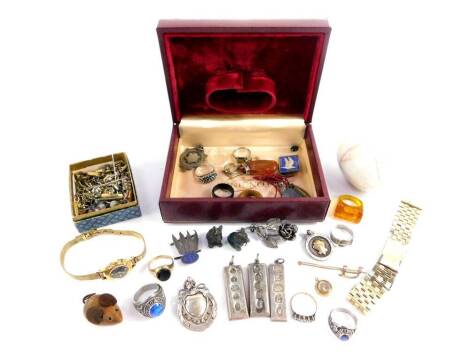 Silver and costume jewellery, including ingot, pendants, Hull Minor League Medallion 1925-26, rings, earrings, etc. (qty)