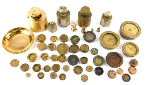 Victorian and later brass weights, 1/4oz to kilo. (qty)