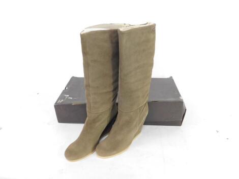 Ikkes Trivani suede tope coloured boots, Polo boots, various sizes, boxed. (6)