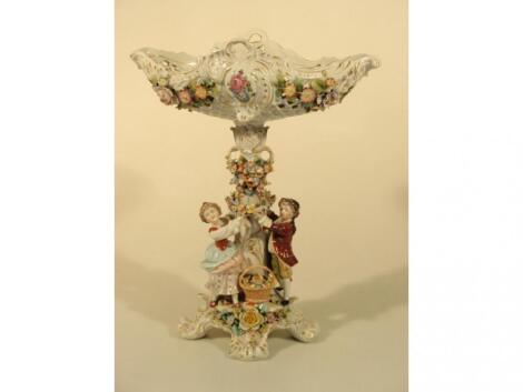 An early 20thC Continental porcelain table centre