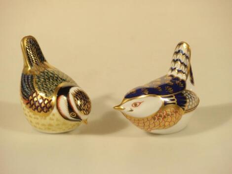 A Royal Crown Derby paperweight modelled as a wren and a Royal Crown Derby