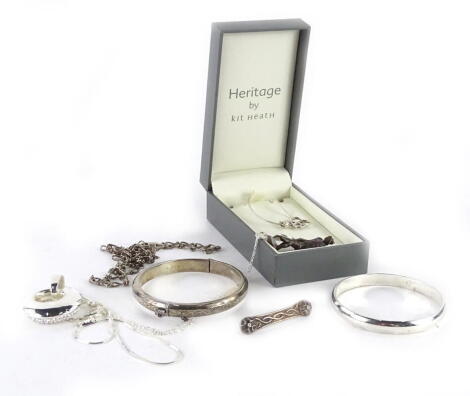 Various modern silver and silver plated jewellery, to include a silver guitar pendant and chain, silver bangle, bar brooch, further bangle, Heritage by Kit Heath necklace, small soldier figure, modern pendant, etc. (a quantity)