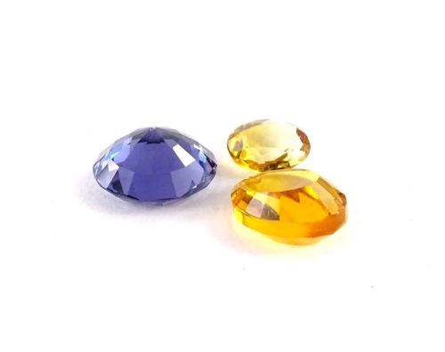 Three loose gem stones, to include citrine, topaz and an amethyst stone, 7.1g. (AF)