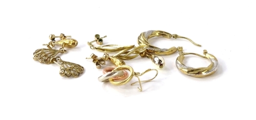 Various 9ct gold and other earrings, to include a pair of 9ct gold hoop earrings, a single gold tricolour earring, three further pairs of drop earrings, and a single leaf's earring, 5.6g all in.