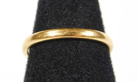 A 22ct gold wedding band, ring size M½, 2.6g.