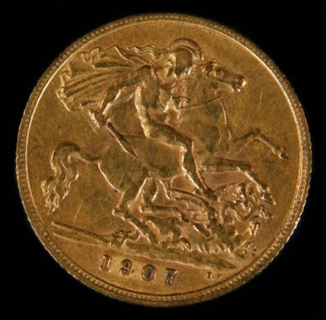 An Edwardian gold half sovereign, 1907.