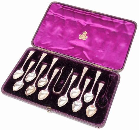 A cased set of eleven Victorian silver coffee spoons and a pair of sugar bows, old English pattern bright cut, London 1879, each spoon 11cm W, 4½oz. (cased)