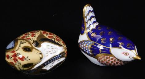 A Royal Crown Derby field mouse paperweight ornament, gilt stopper, 7cm W, and another bird. (2)