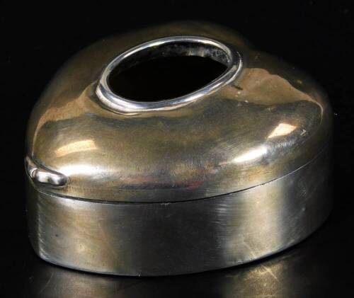 A Victorian silver heart shaped trinket box, with central oval opening, London 1892, 3cm H, 1oz.