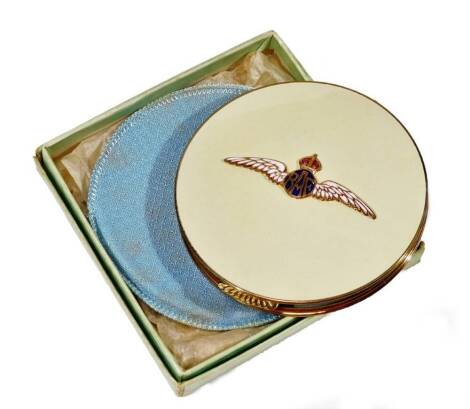 A mid 20thC RAF powder compact, of circular form with thumb mould handle, raised enamel wings and a fitted interior, 9cm Dia.