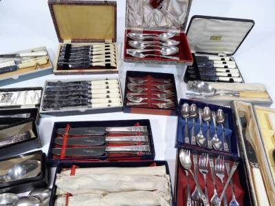 Various silver plated ware, flat ware, various other cutlery, community plate, part set, pie server, cheese scoop, cased christening spoon, etc. (a quantity) - 2