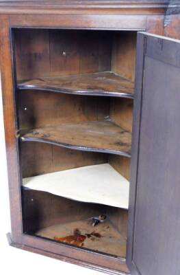 An 18thC oak hanging corner cupboard, with panelled door revealing a fitted interior, on a moulded base, 108cm H, 78cm W, 50cm D. - 2