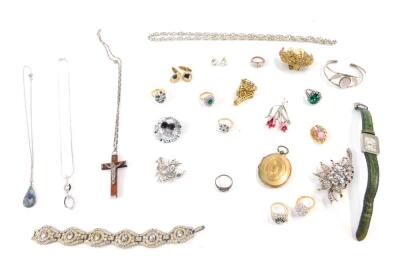 Costume jewellery, including three elaborate paste set dress rings, vintage paste set jewellery, silver bangle, gold plated necklaces, gold plated cufflinks, collection of brooches, etc. (qty)