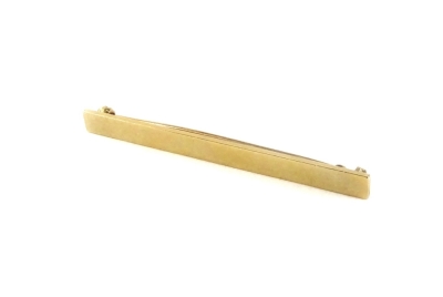 A 9ct gold bar brooch, of plain bar design, 6.5cm W, 6g.