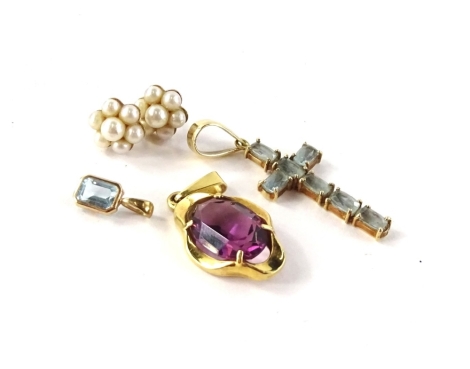 Various jewellery, to include a 9ct gold amethyst set drop pendant, 3.5cm H, 3.2g, a pair of cultured pearl cluster earrings, in yellow metal setting, lacking backs, an 18ct gold aquamarine set crucifix pendant, 4cm H, 2.7g all in, and a 9ct gold aquamari