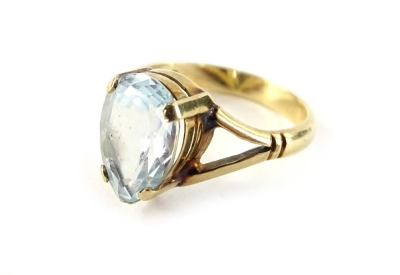 A 9ct gold dress ring, with central pear cut aquamarine four claw setting, with splayed V shaped shoulders, ring size N, 3.4g all in.