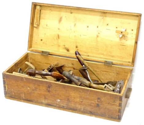 A quantity of tools, to include block planes, braces etc., in a stained pine box.