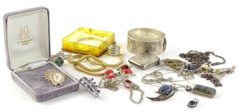 A small quantity of silver and other costume jewellery, comprising a coral set necklace, hedgehog brooch, plated chains, silver vesta case, silver bangle, dress rings, etc. (1 tray)