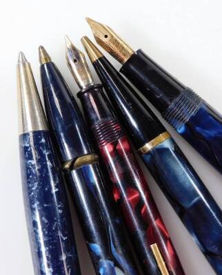 Various pens, etc. Conway Stewart Dinky 550, 10cm W, Conway Stewart 15, Deluxe model Bakelite cased Uno pen, other cased pens, etc. (a quantity) - 3