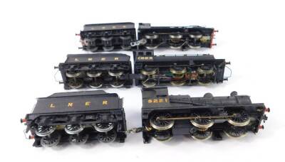 Three kit built 00 gauge LNER locomotives, black livery, comprising Thompson Class 01 locomotive, 0-6-0, 3567, J11 Class locomotive, 0-6-0, 5221, and a further locomotive, 0-6-0, 1003. - 2