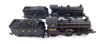 A kit built OO gauge D34 Class locomotive Glen Moidart, British Rail black livery, 4-4-0, 62498, and a Class J locomotive Quentin Durward, LNER black livery, 4-4-0, 9423. (2)