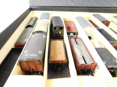 Hornby Mainline Wrenn Airfix and other OO gauge wagons. (47) - 2