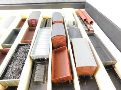 Hornby Mainline Wrenn Airfix and other OO gauge wagons. (47) - 3