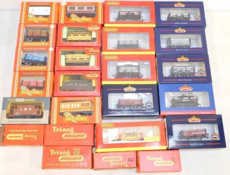 Hornby OO gauge wagons, and Bachmann wagons, boxed. (qty)