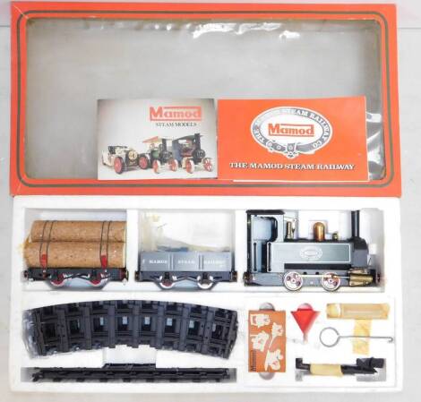 A Mamod O gauge steam railway set, RS1, boxed.