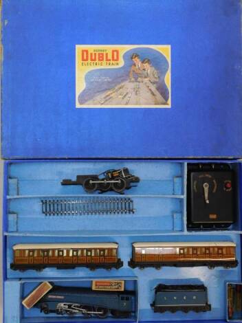 A Hornby OO gauge electric train set, containing Sir Nigel Gresley, LNER blue livery, 4-6-2, 7, set EDP1, incomplete, boxed.