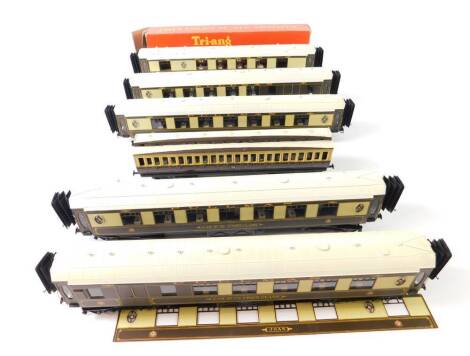 Five Hornby 00 gauge Pullman coaches, comprising Joan, car No.68 3rd Class, No.76 3rd Class, No.75 3rd Class, No.79 3rd Class, together with a 1st and 2nd Class coach, boxed. (6)