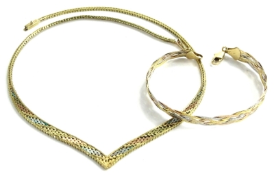 A 9ct gold tri colour necklace and bracelet set, the necklace of v shaped articulated form, with slide in clasp and safety clip, 40cm L, and a 9ct gold tri colour weave design bracelet, 17cm L, 17.8g all in.