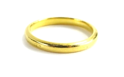 A 22ct gold wedding band, ring size L½, makers stamp WW Limited, 3g.