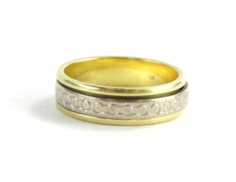 A continental yellow and white gold ring, with roundel design, stamped 750, 5.1g.