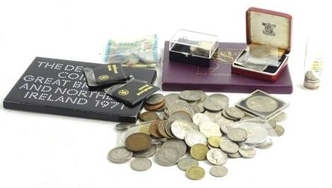 Various coins, British and foreign, bank notes, some commemorative and two coin sets for 1970 and 1971.