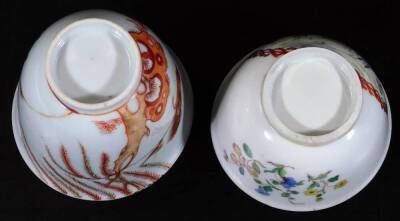 A Chinese porcelain tea bowl, decorated with European figures besides an open cage with a chain link border, 8cm Dia. together with a tall beaker decorated in burnt orange with cock fighting scene, 7cm H. - 4