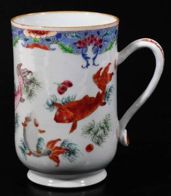 A Chinese export porcelain tankard, the bell shaped body decorated with fish, with an upper floral banding, polychrome decorated predominately in orange, pink and green, with half capped handle, on circular foot, 16cm H. - 3