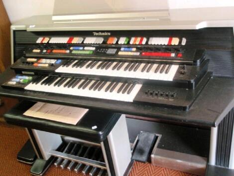 A Technics electric organ and stool