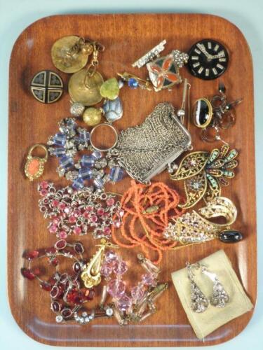 A quantity of mainly costume jewellery to include a silver and blue enamelled pendant