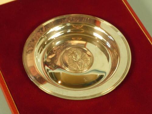 An Elizabeth I silver dish from the Royal Lineage Series