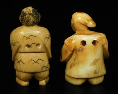 Various Japanese Taisho period netsuke, to include figure of a standing gentleman holding staff, 6cm H, etc. (9) - 3