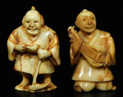 Various Japanese Taisho period netsuke, to include figure of a standing gentleman holding staff, 6cm H, etc. (9) - 5