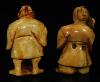 Various Japanese Taisho period netsuke, to include figure of a standing gentleman holding staff, 6cm H, etc. (9) - 6