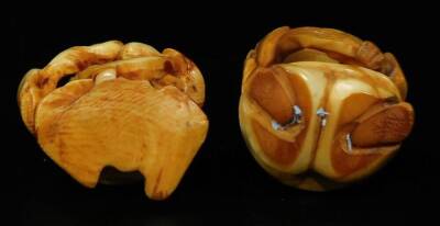 Various Japanese Taisho period netsuke, to include figure of a standing gentleman holding staff, 6cm H, etc. (9) - 7