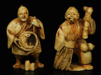 Various Japanese Taisho period netsuke, to include figure of a standing gentleman holding staff, 6cm H, etc. (9) - 8