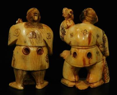 Various Japanese Taisho period netsuke, to include figure of a standing gentleman holding staff, 6cm H, etc. (9) - 9