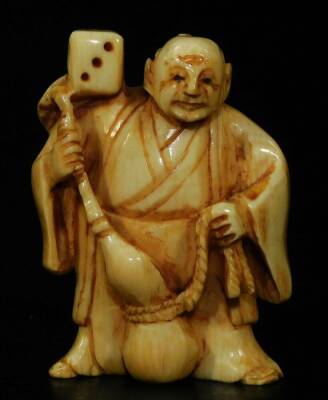 Various Japanese Taisho period netsuke, to include figure of a standing gentleman holding staff, 6cm H, etc. (9) - 11